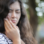 Conseils dentaires | Douleurs, raideurs et claquements de la mâchoire (ATM/PTM)